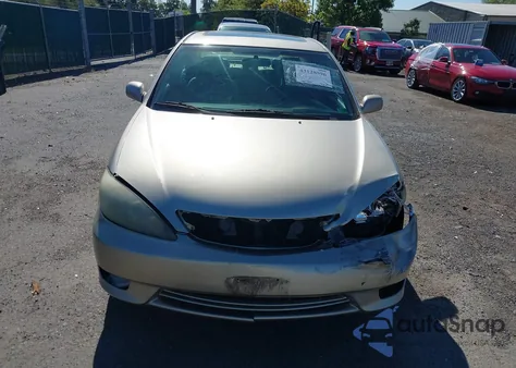 2005 Toyota Camry Se V6 z USA, uszkodzony, nr VIN 4T1BA32K55U056663